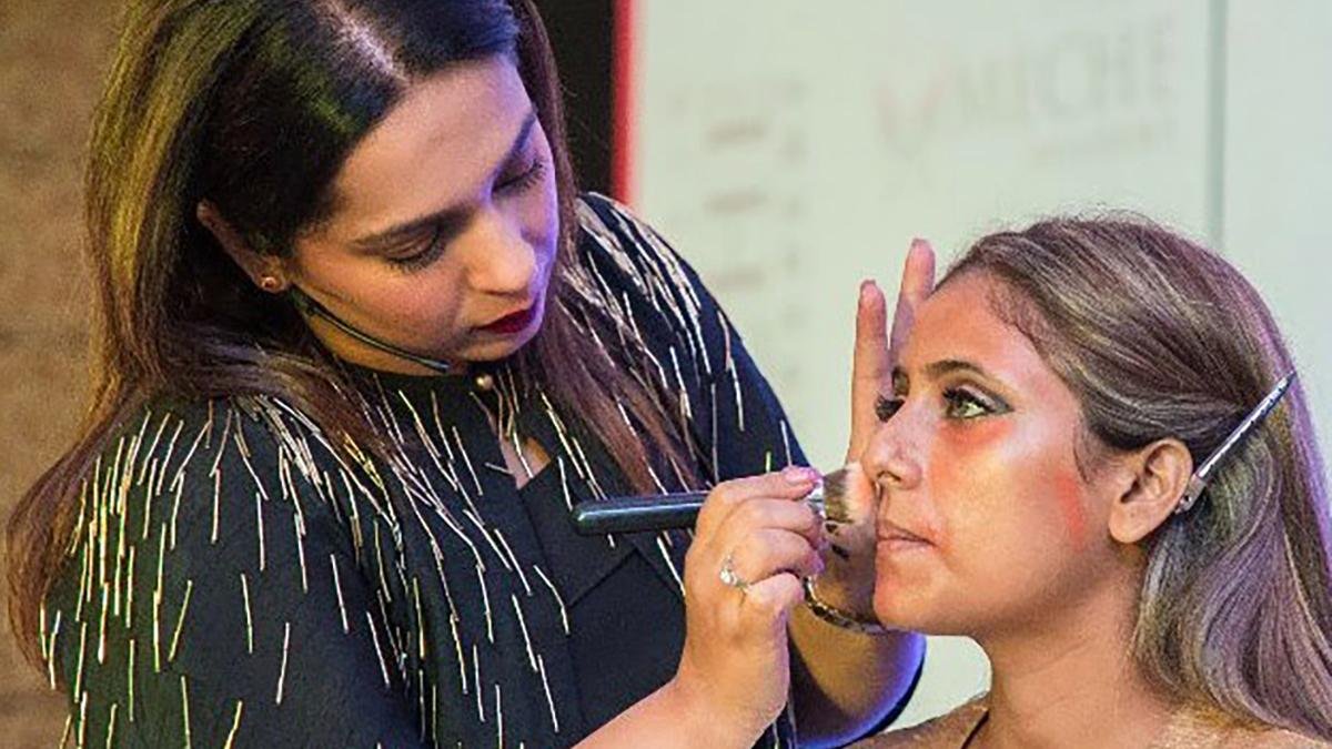Makeup Artist in Dubai, UAE