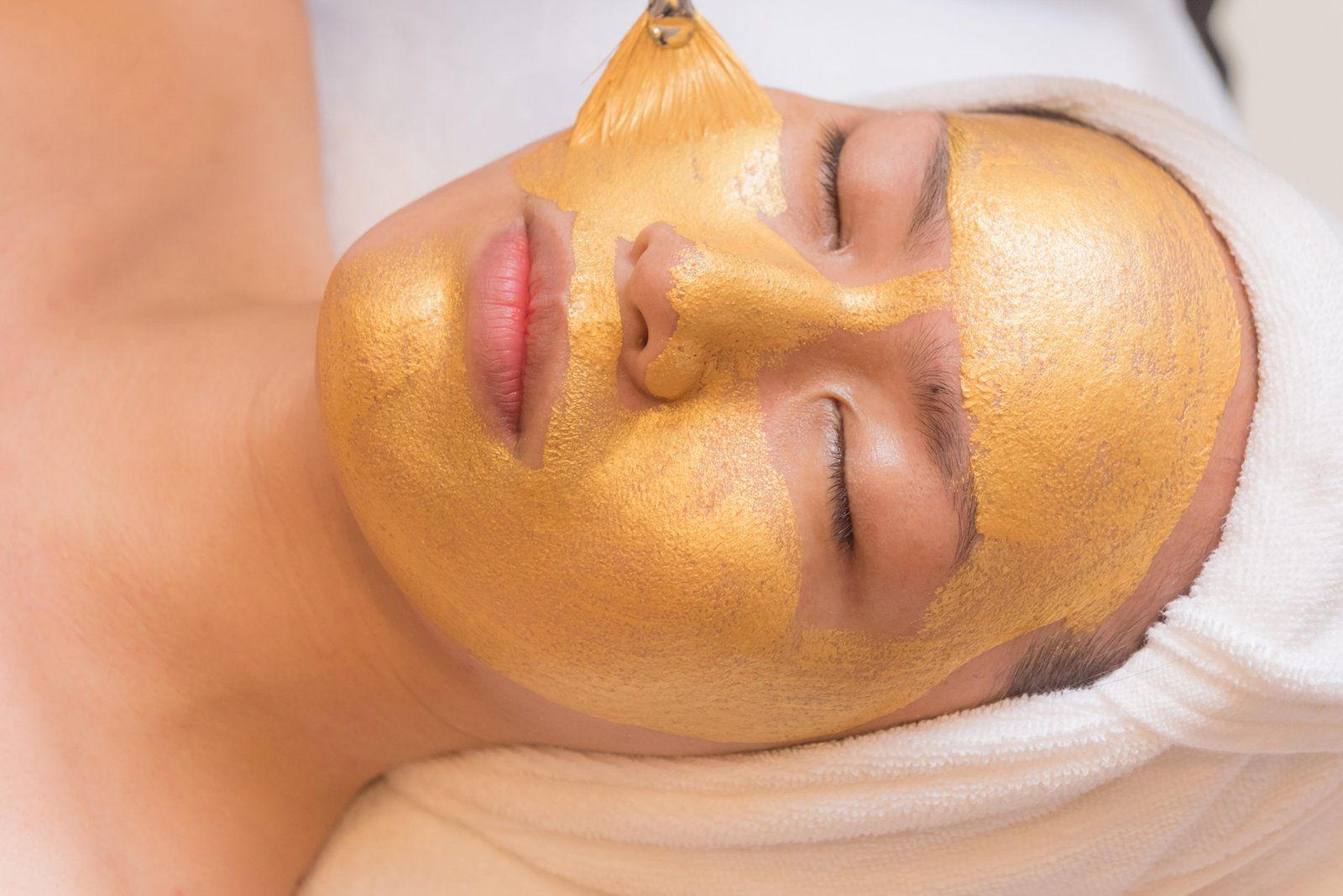 Skin Rejuvenation Battle: Aquagold VS Microneedling – The Verdict!